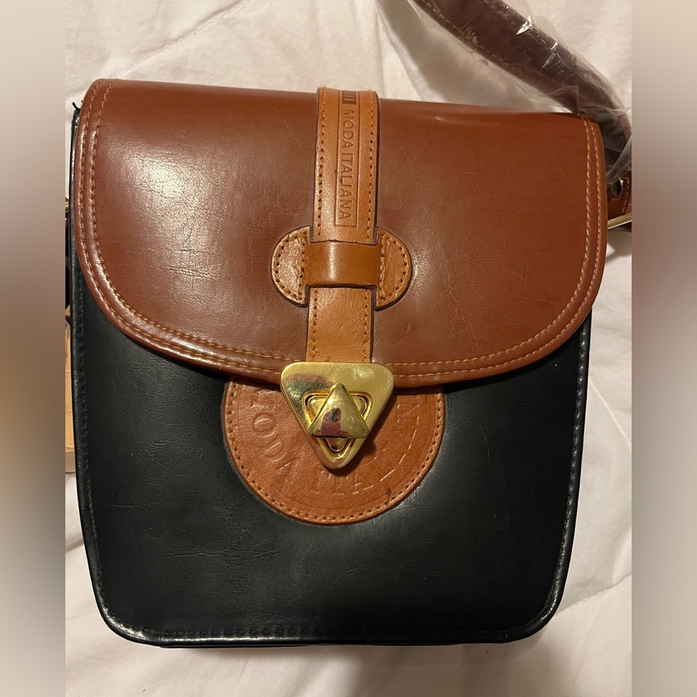 Harvey Bernard crossover Women’s pocketbook
